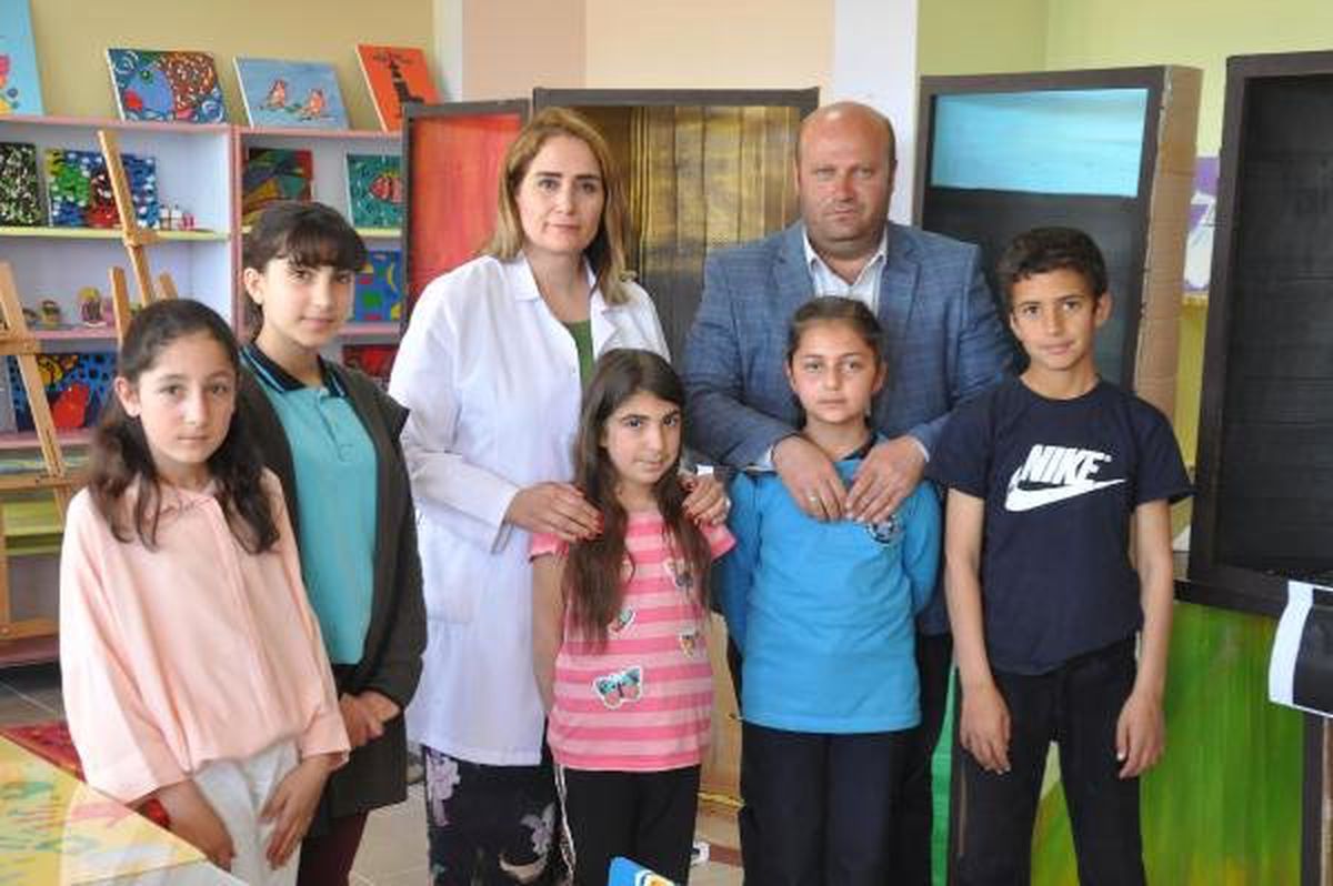 Tatvan\'da Ortaokul Öğrencileri, Atık Malzemelerle Ünlü Tablolara Dönüştü