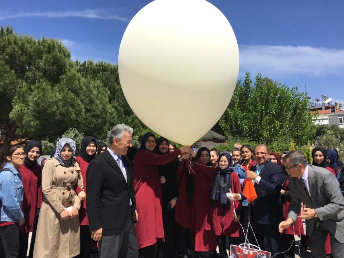 Türk Bayraklı Meteoroloji Balonu Gökyüzüne Uçuruldu