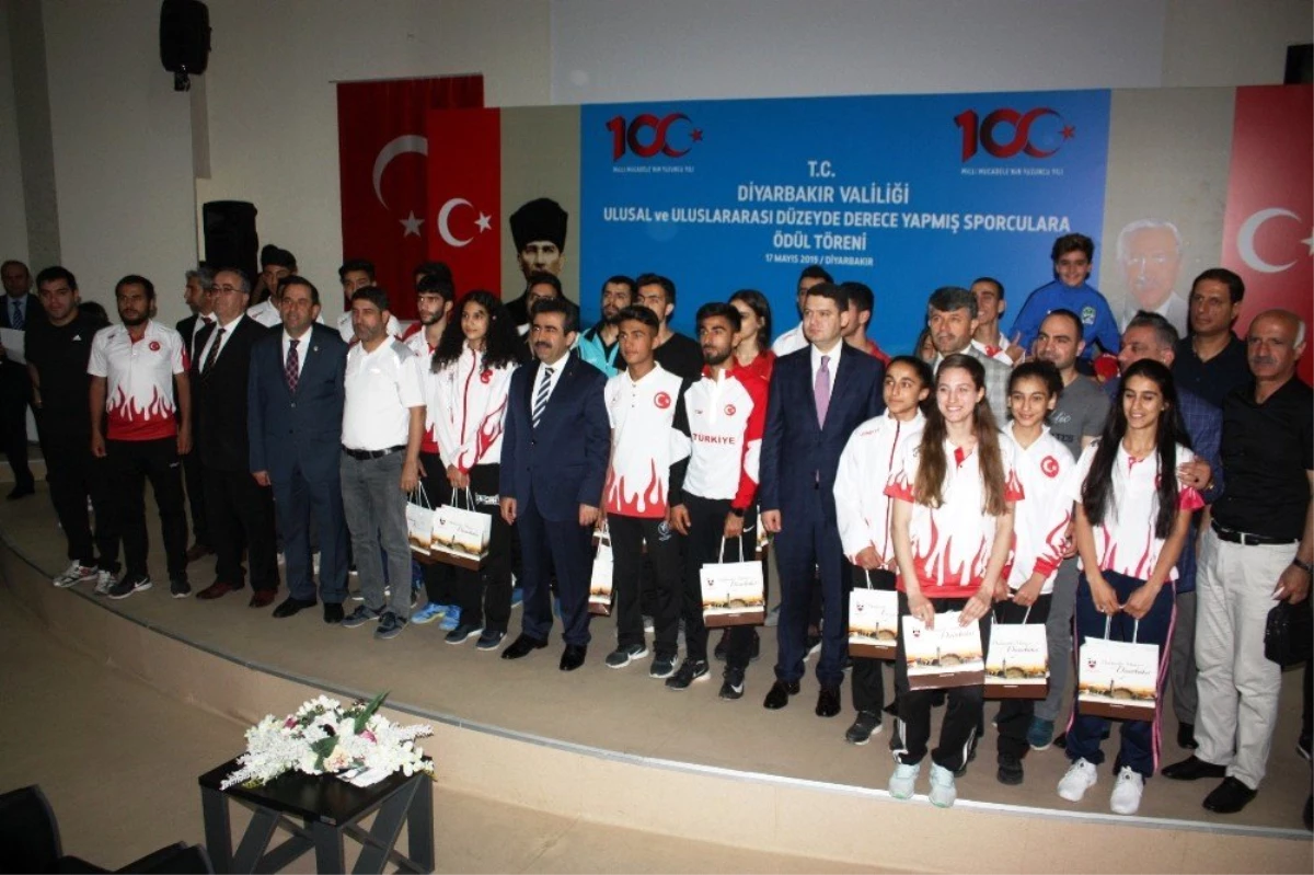 Ulusal ve Uluslararası Müsabakalarda Dereceye Giren Diyarbakırlı Sporculara Ödül