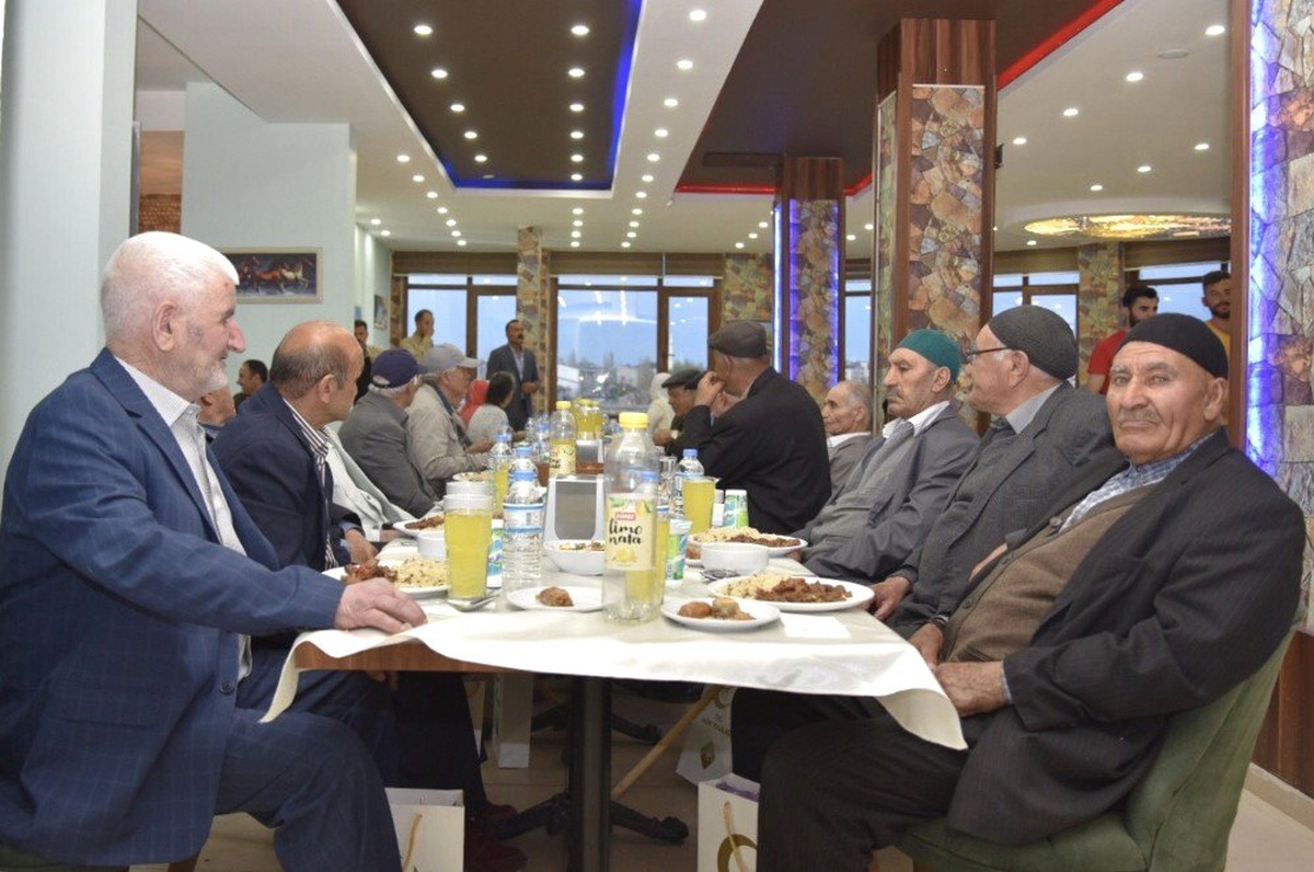 Vali Elban, Çocuklar ve Huzurevi Sakinleri ile İftarda Buluştu