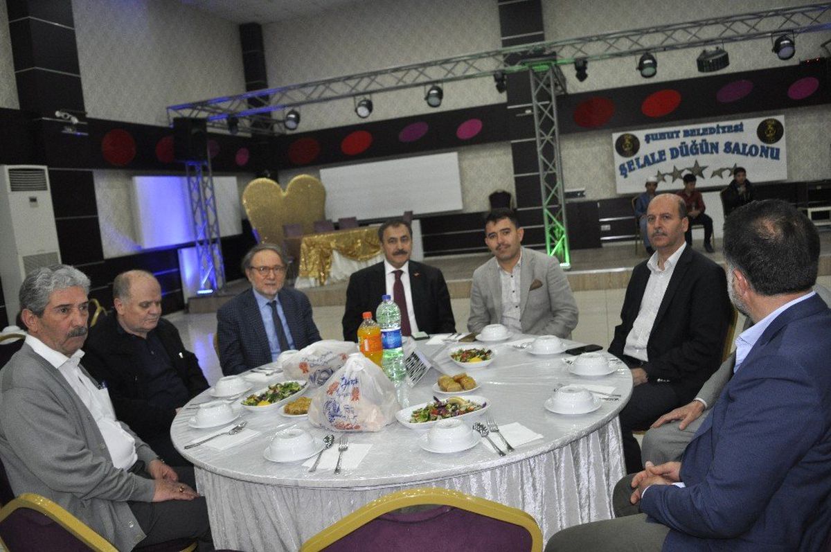 Veysel Eroğlu Şuhut Vakfı\'nın İftarına Katıldı