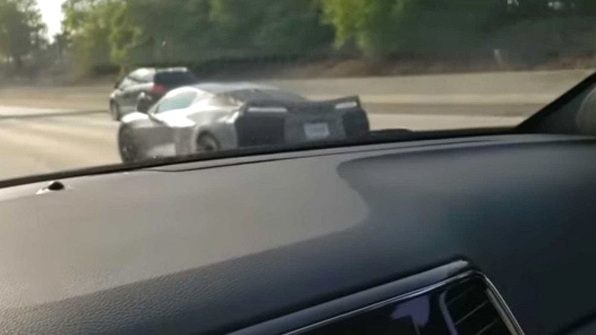 Yeni Corvette Trafikte Görüntülendi, Sesiyle İçleri Titretti (Video)