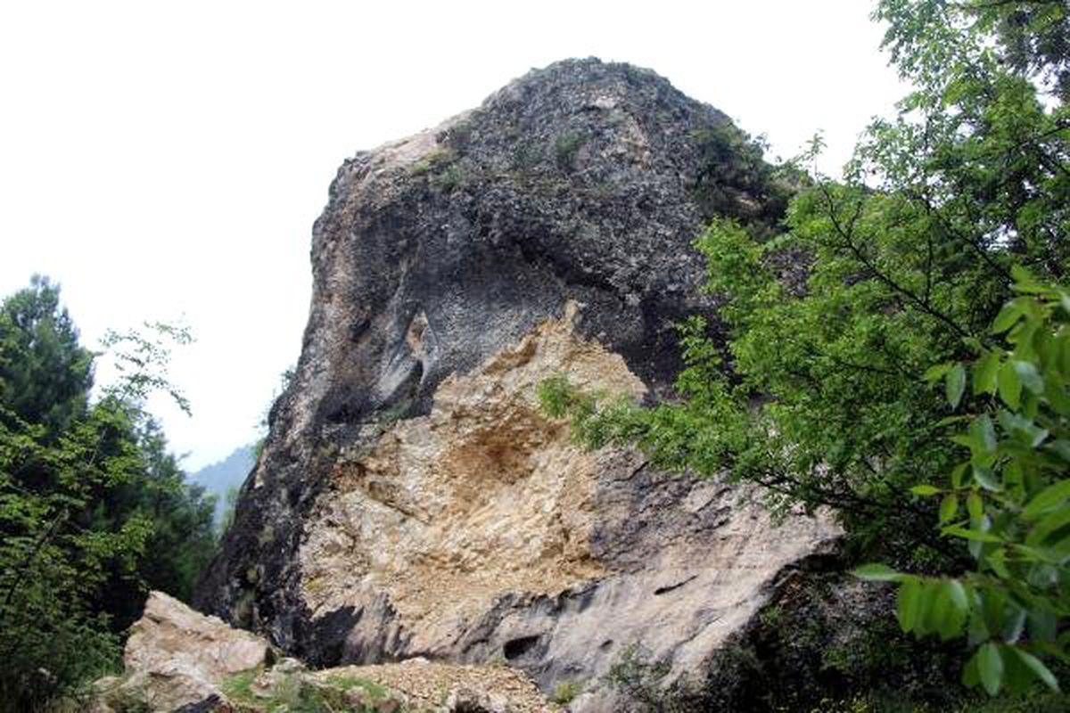 2 Bin Yıllık Tarih Dinamitle Patlatılıp, Kitabeyi Çaldılar