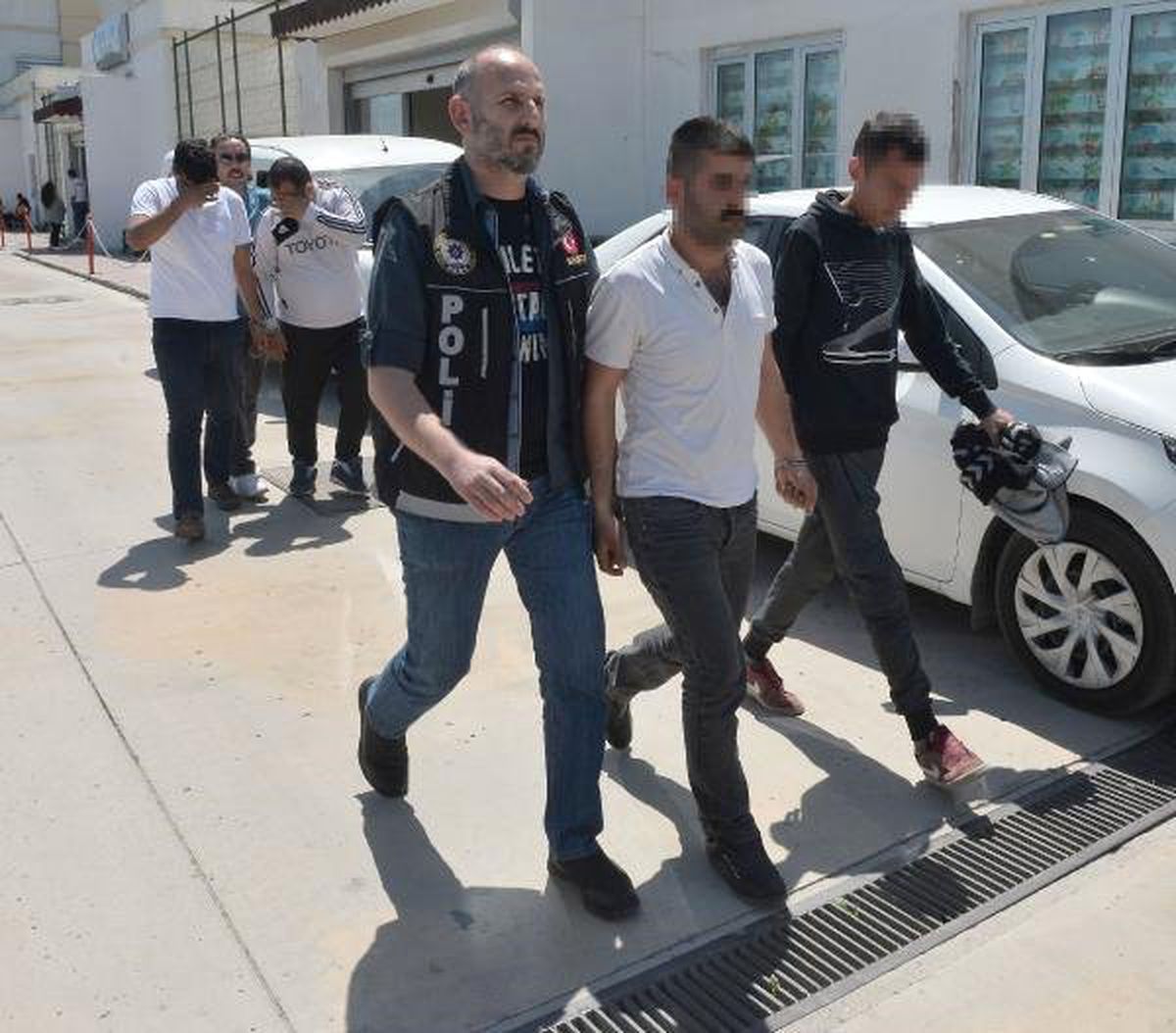 Adana\'da Uyuşturucu Satıcılarına Operasyon: 4 Gözaltı