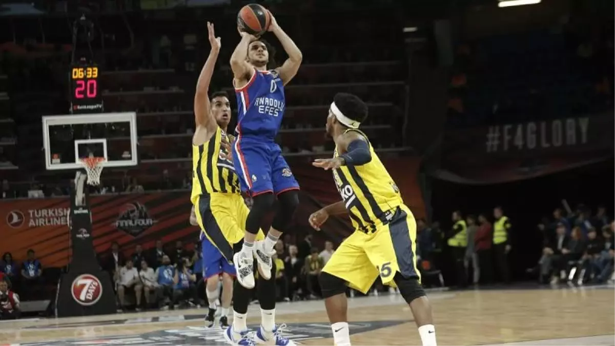 Anadolu Efes Fnerbahçe\'yi 92-73\'lük Skorla Yenerek Final Four\'da Finale Yükseldi
