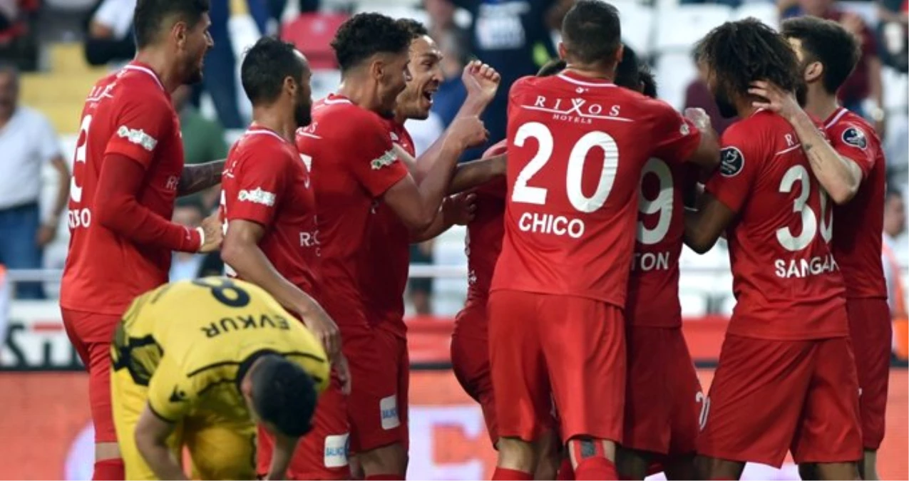 Antalyaspor Evinde Yeni Malatyaspor\'u 3-0 Yendi