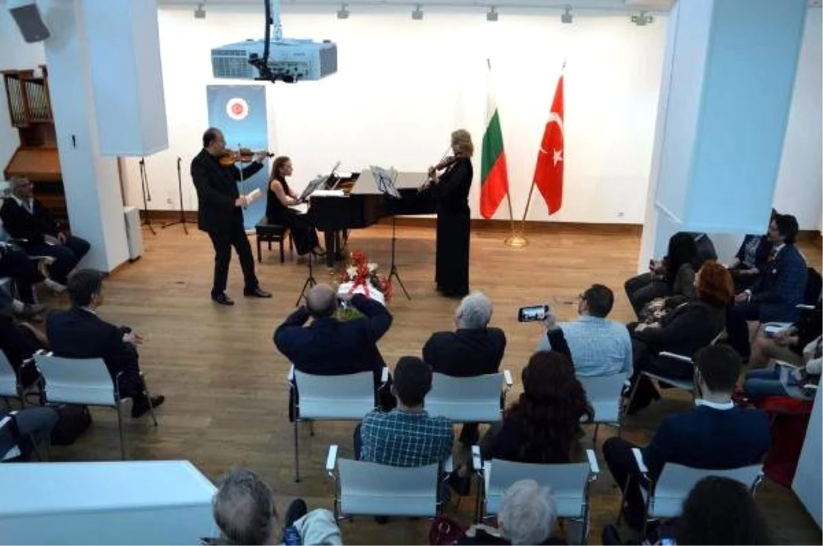 Atatürk\'ün Sofya\'da Kullandığı Odada 19 Mayıs Konseri