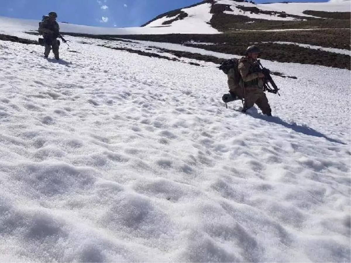 Başkale\'de PKK Cephaneliği Ele Geçirildi