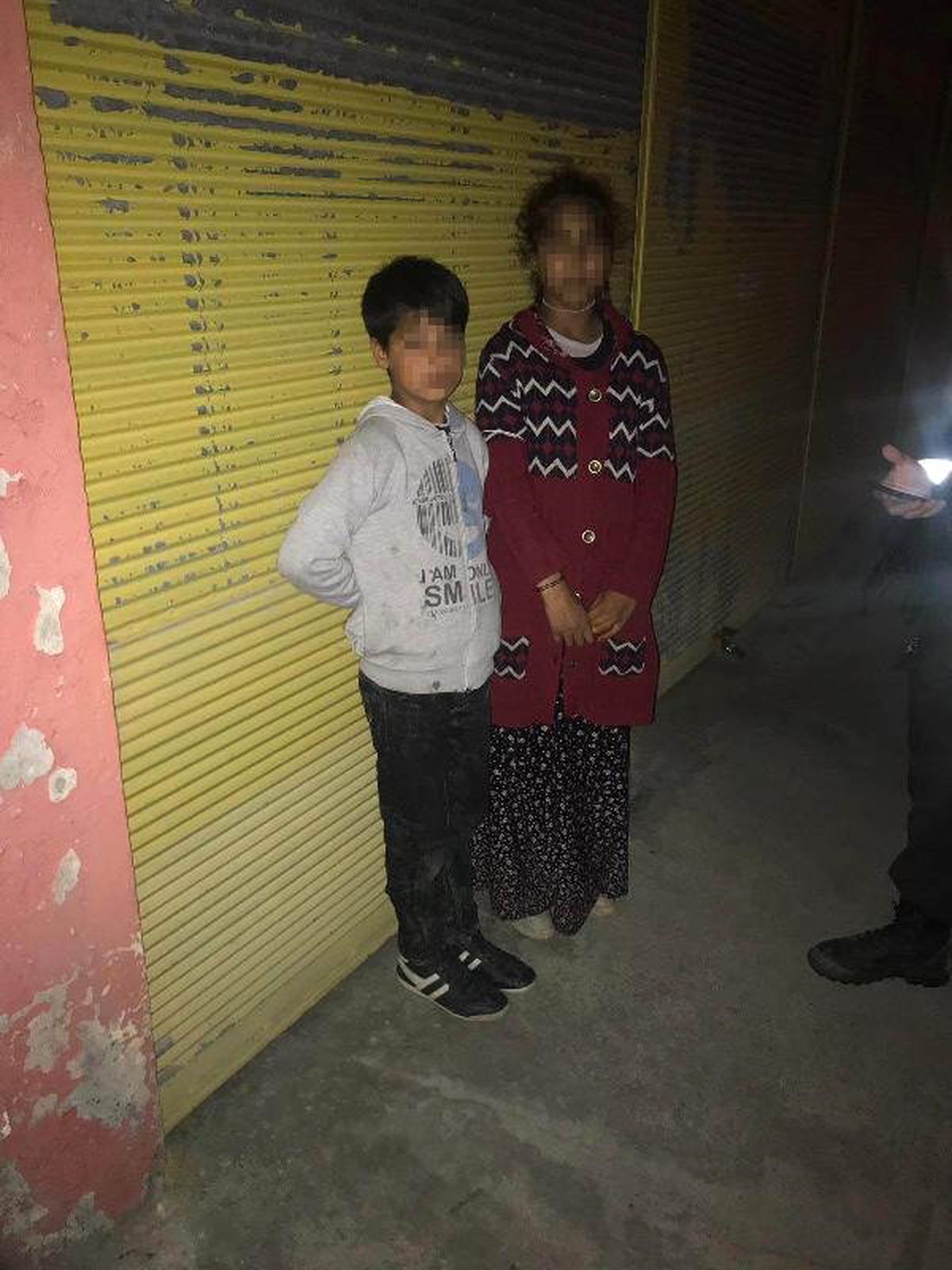 Cami Önünde 2 Çocuğu Dilendiren Şüpheli Yakalandı