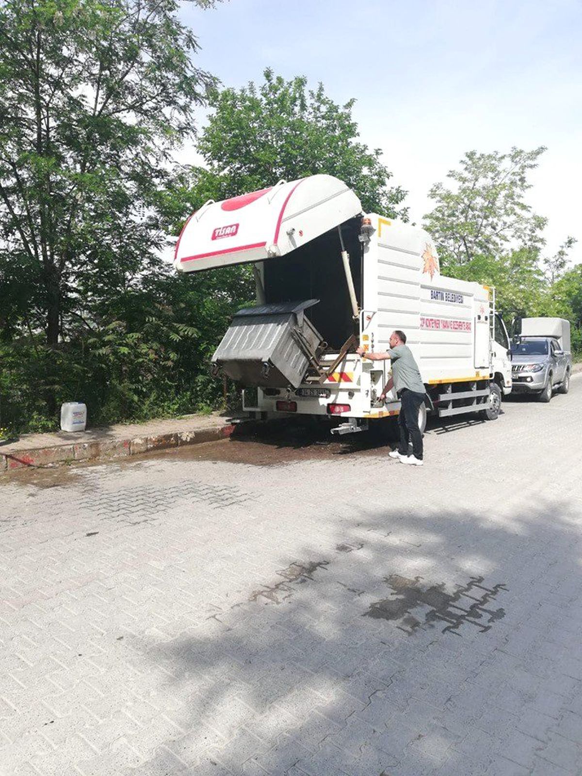 Çöp Konteynerleri Dezenfekte Edildi