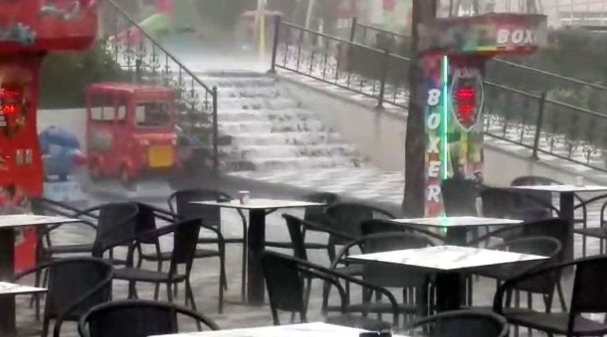 Çorlu\'da Yağmur ve Dolu Etkili Oldu