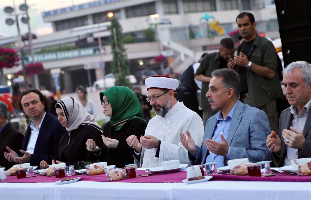 Diyanet İşleri Başkanı Erbaş\'tan Zekat Çağrısı