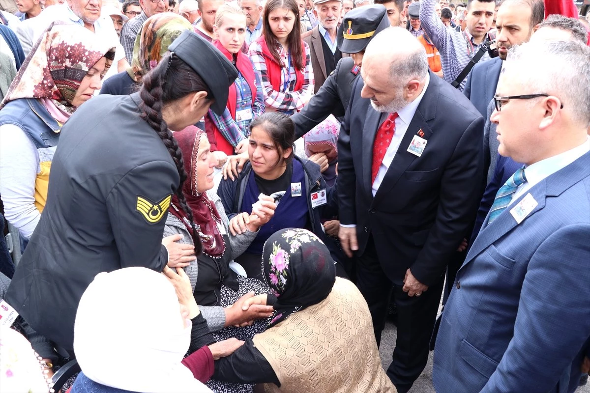 Hatay\'da Şehit Olan Askerin Cenazesi Toprağa Verildi