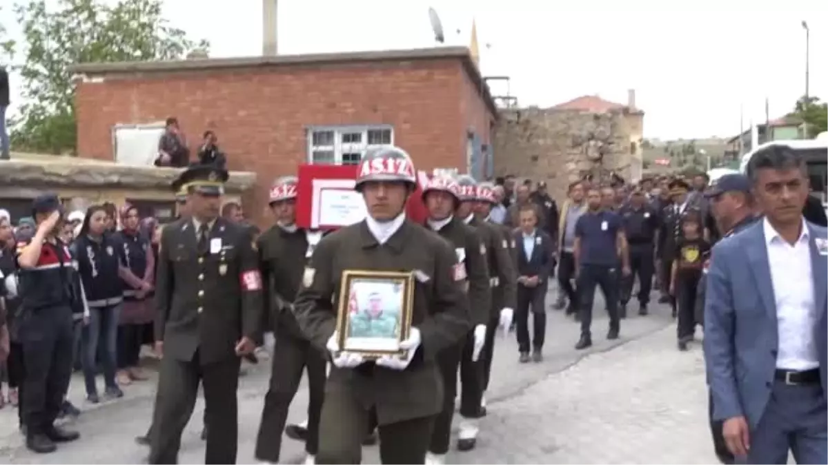 Hatay\'da Şehit Olan Askerin Cenazesi Toprağa Verildi