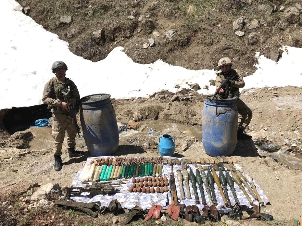 Jandarma, PKK\'ya Ait Çok Sayıda Mühimmat Ele Geçirdi