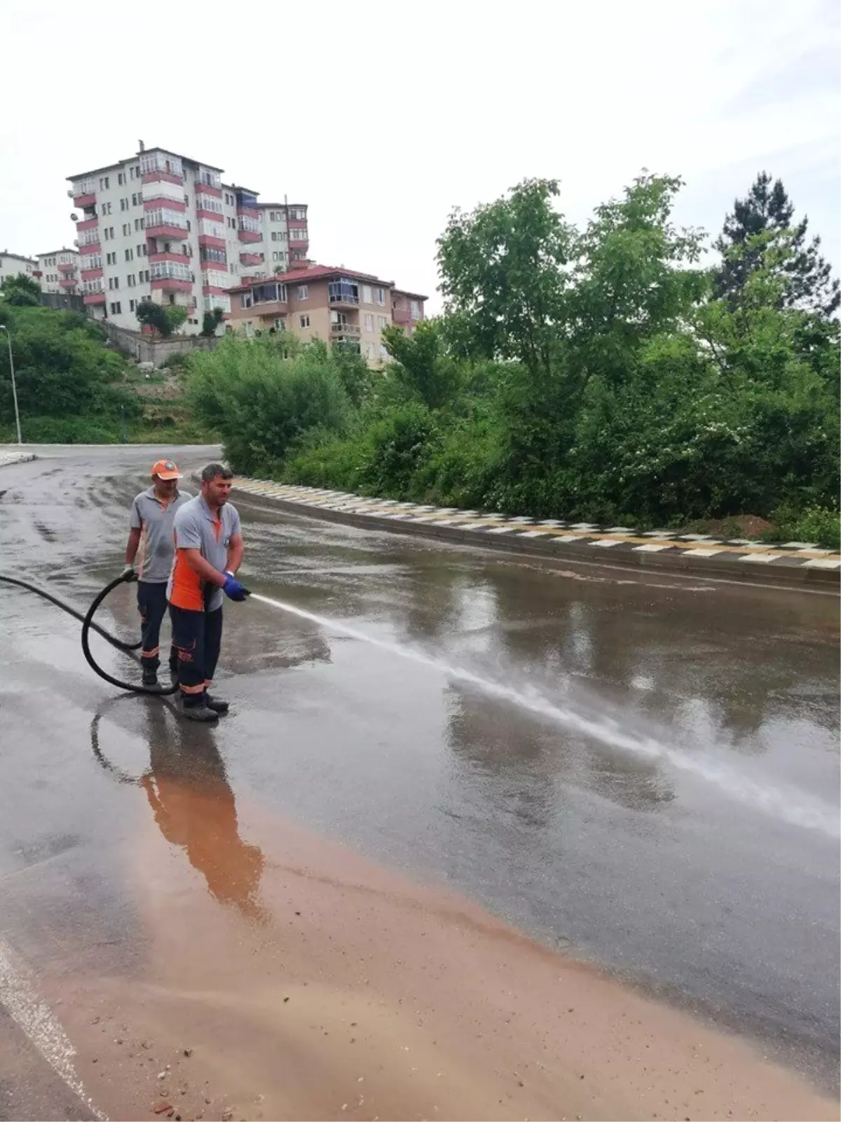 Kaynarca Caddesi\'nde Yollar Yıkandı