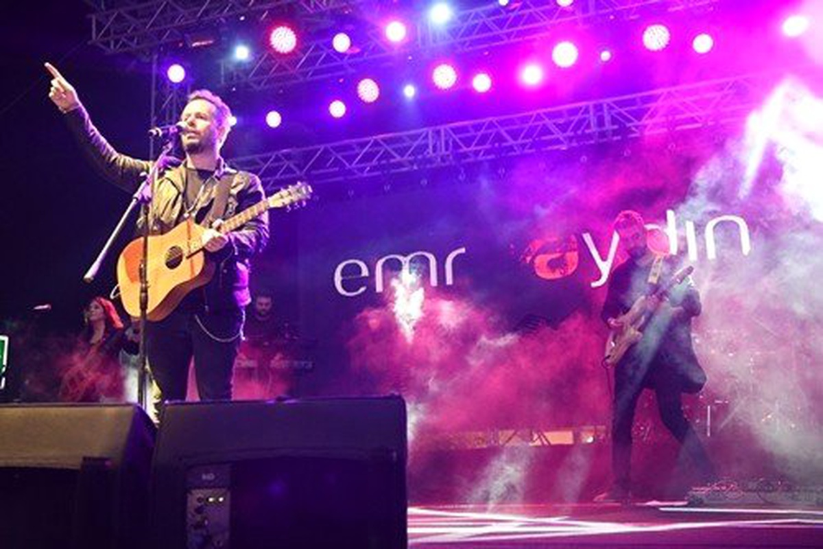 Konyaaltı\'nda Emre Aydın ile Bayram Coşkusu