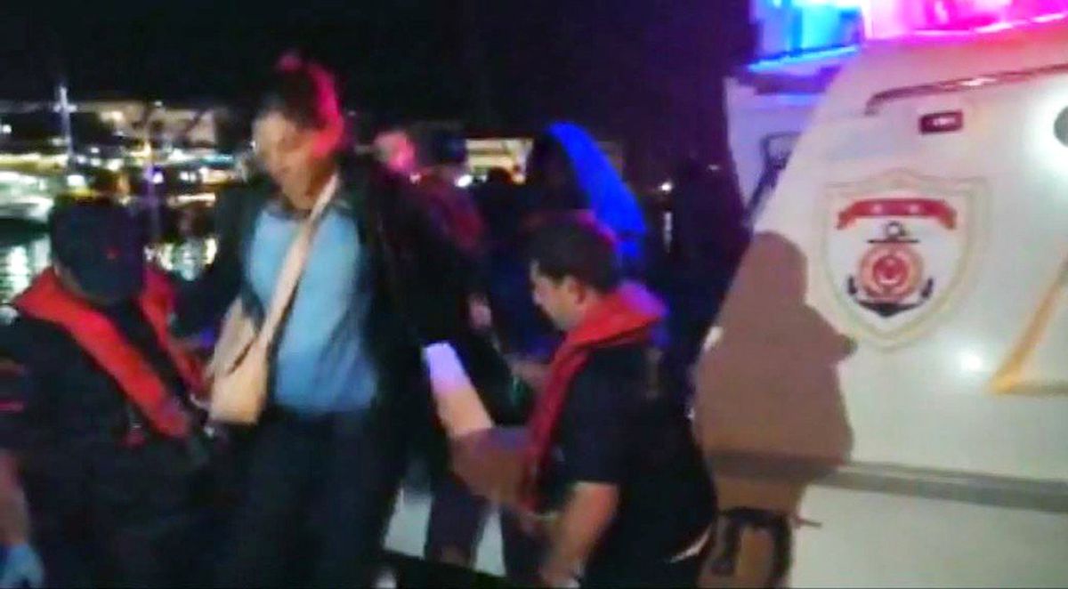 Marmaris\'te Lastik Botta 15 Düzensiz Göçmen Yakalandı