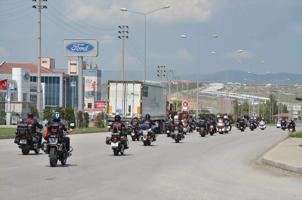 Motorculardan "19 Mayıs Ata\'ya Saygı Sürüşü"