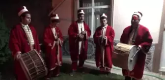 Simavlılar, Sahura Mehter Marşıyla Kalktı