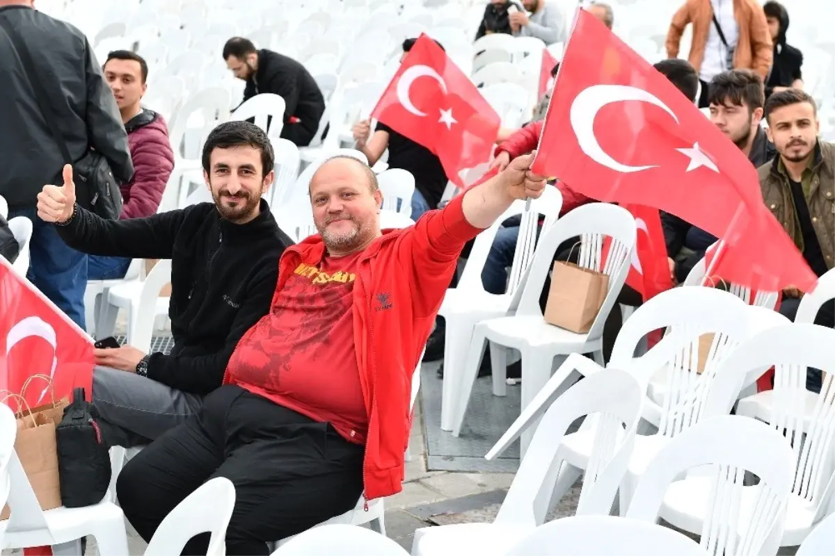 Taksim Meydanı\'nda Dev Ekranda "Final Four" Heyecanı