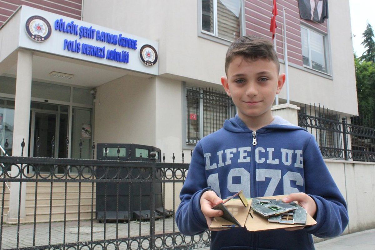 Tartıştığı Çocuklar Ödevini Parçalayınca Soluğu Polis Merkezinde Aldı