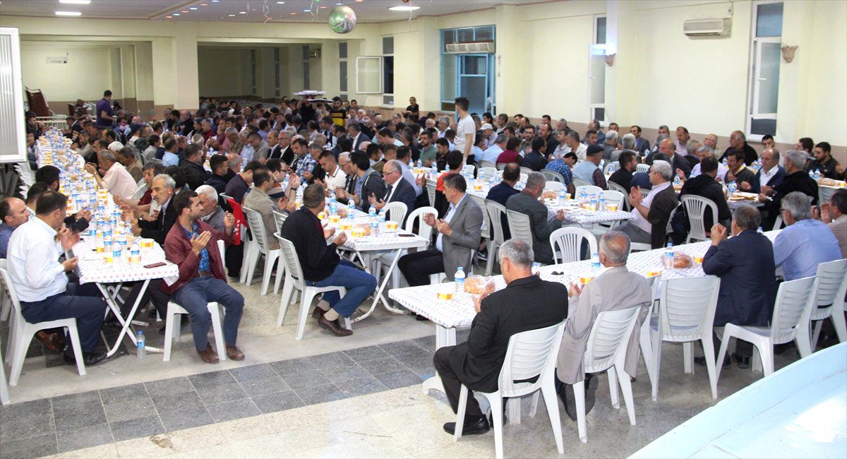 Taşova\'da Esnaf İftarda Bir Araya Geldi