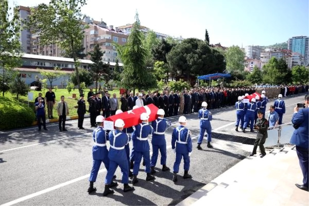 Trabzon\'da Şehit Askerler İçin Hüzünlü Tören