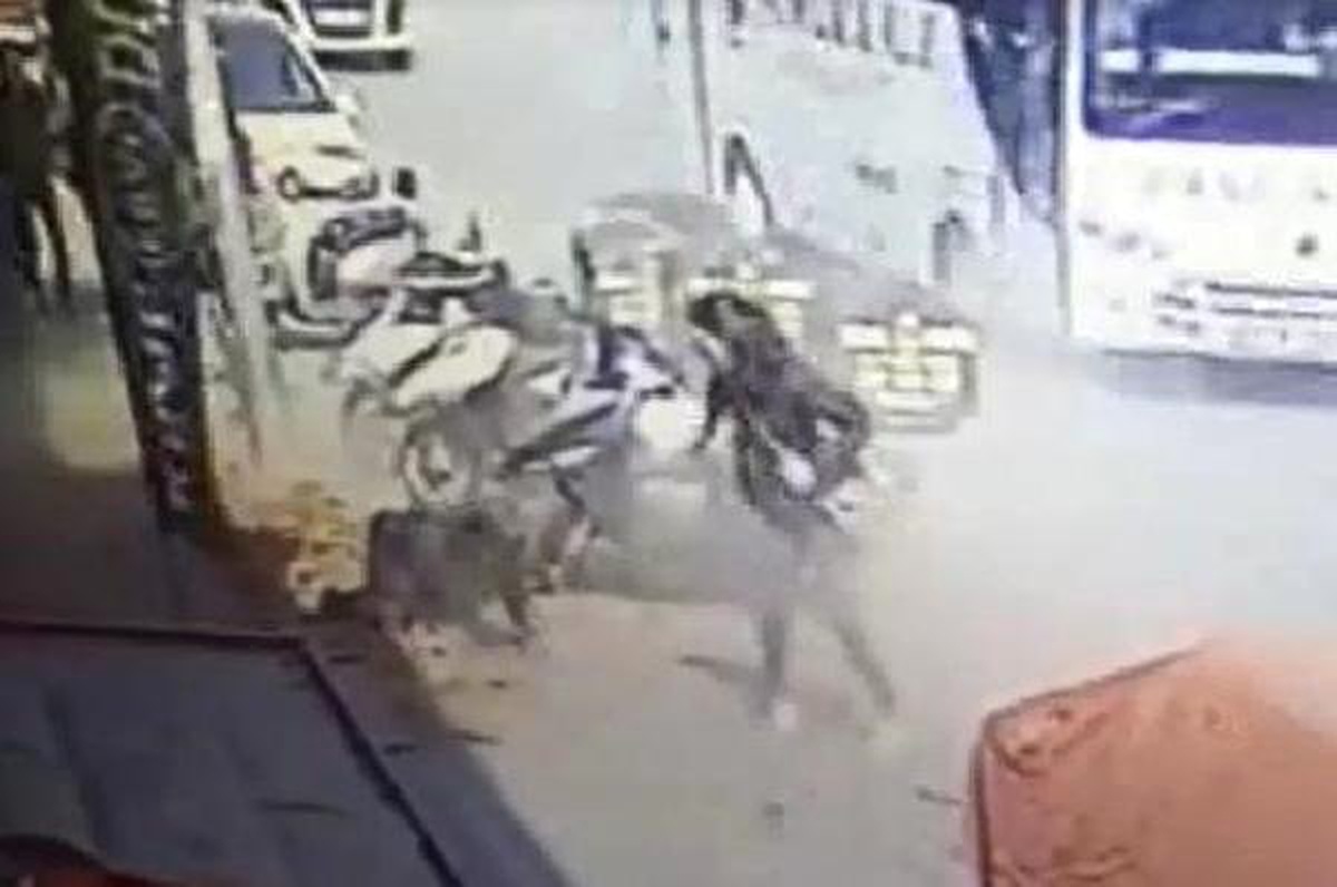 Yürürken İnşattan Başına Tuğla Düşen Genç Kız Yaralandı