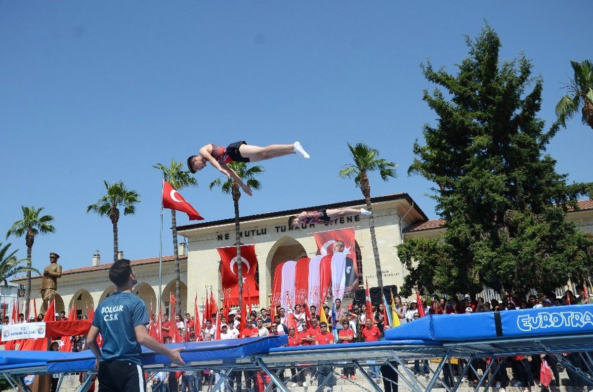 19 Mayıs Mersin\'de Coşkuyla Kutlandı