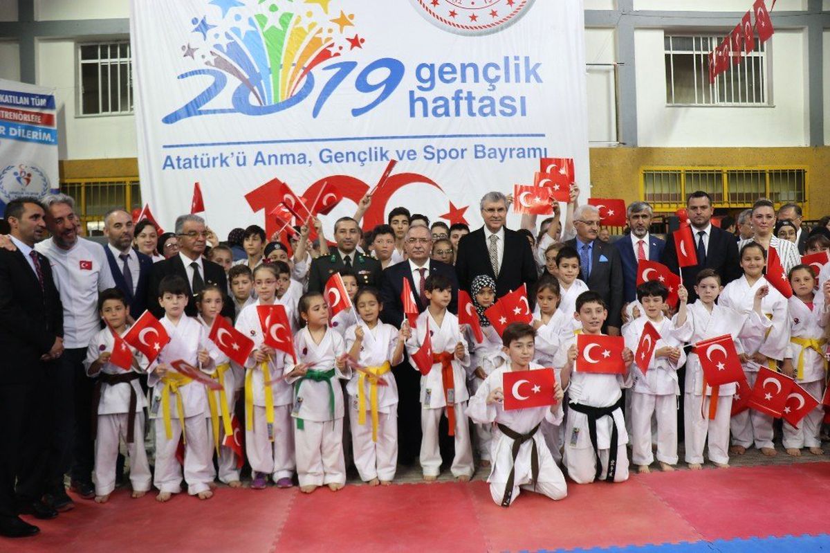 19 Mayıs Sakarya\'da Coşkuyla Kutlandı