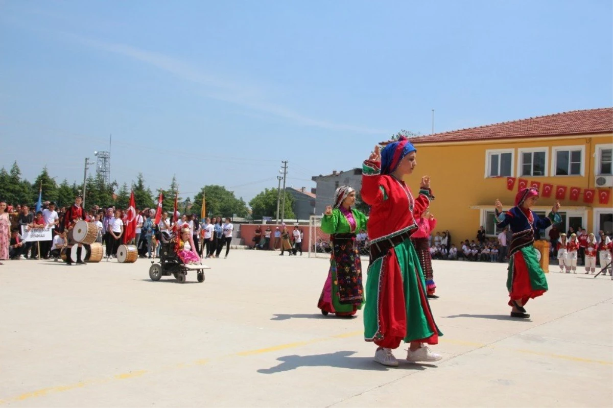 19 Mayıs Törenlerine Engelli Lise Öğrencisi Damga Vurdu