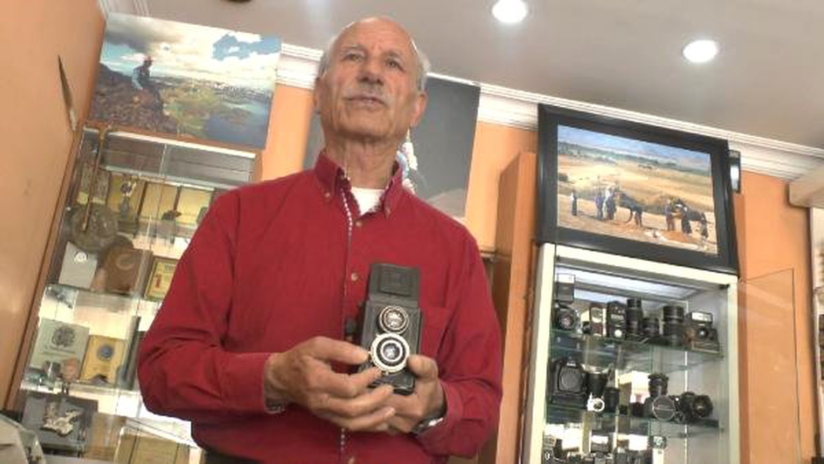 45 Yıldır Kullandığı Fotoğraf Makinelerini Sergiliyor