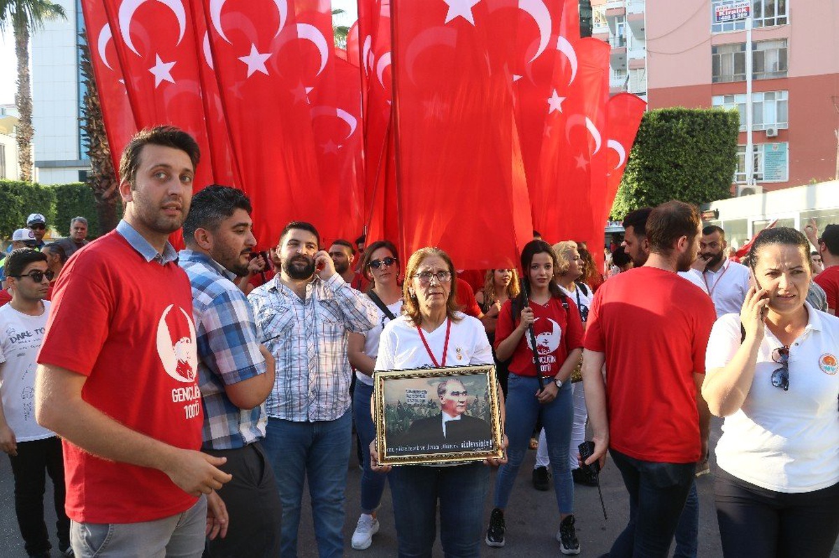 Adana\'da Coşkulu 19 Mayıs Kutlamaları