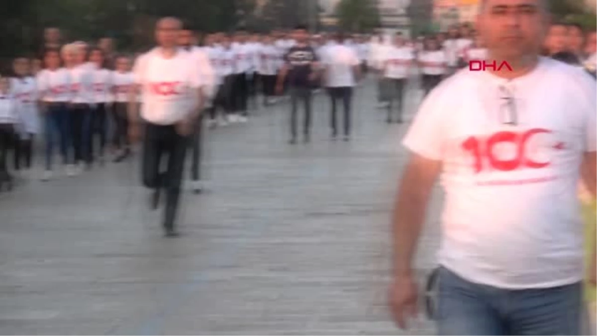 Adana Tarihi Taşköprü\'de Yüzlerce Kişi Atabarı Oynadı