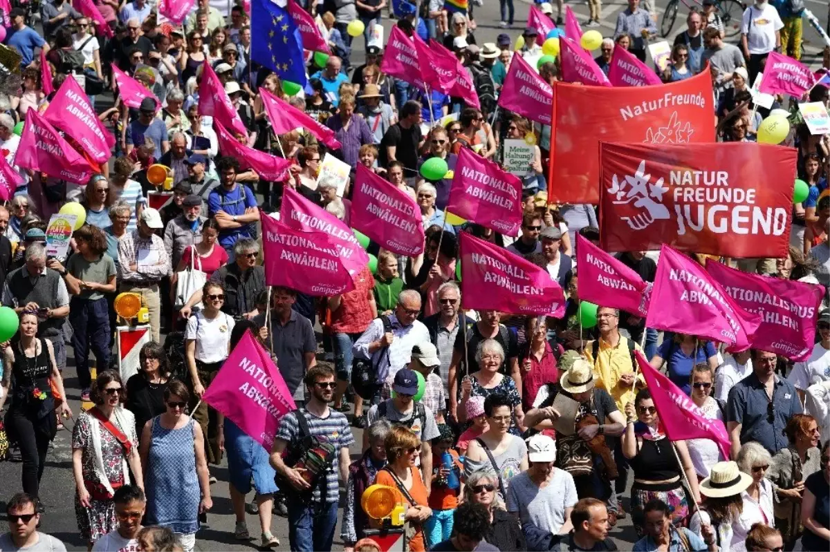 Almanya\'da Seçim Öncesi Irkçılığa Karşı Protesto