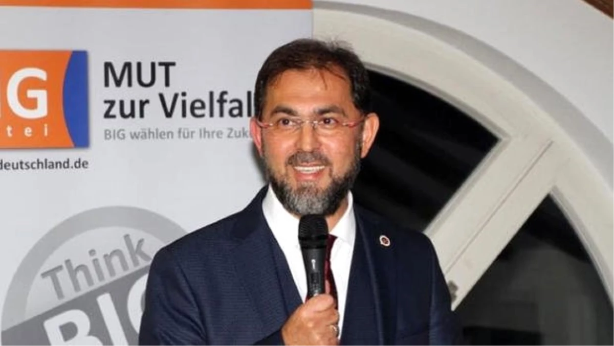 Almanya\'da Türk Parti Liderine Kabe Resimli Irkçı Tehdit Mektubu