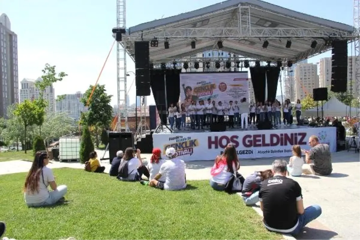 Ataşehir\'de 19 Mayıs Coşkuyla Kutlandı