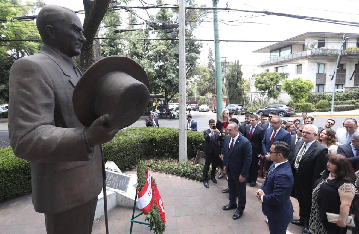 Bakan Çavuşoğlu, Meksika\'da Türklerle Bir Araya Geldi