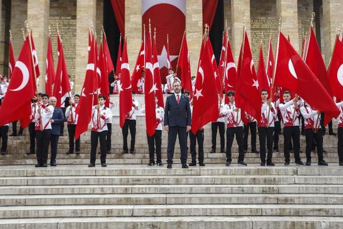 Bakan Kasapoğlu, Gençlerle Anıtkabir\'de