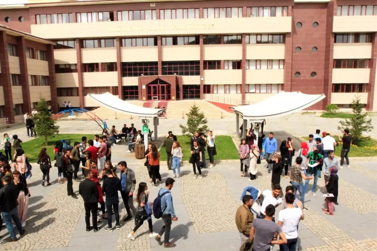 Bayburt Üniversitesi \'Dijital Dönüşüm\'de İlk Dönemini Final Sınavıyla Tamamladı