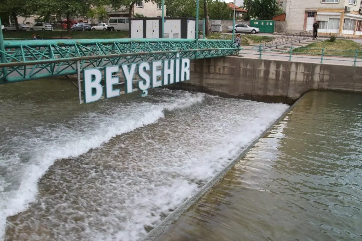 Beyşehir Gölü\'nden Tarımsal Alanlara Su Akışı Başladı