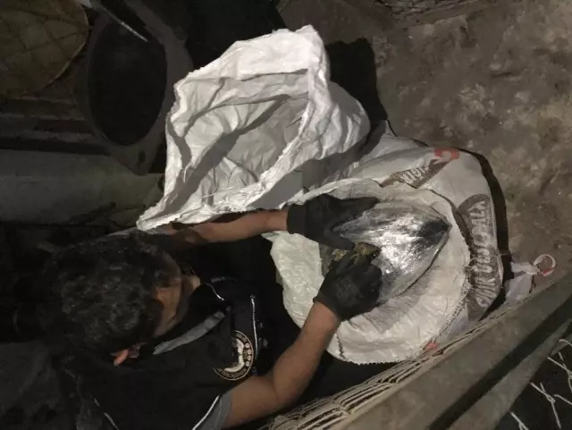 Bodrumdaki Soba ve Valizden 11 Kilo 282 Gram Esrar ÃÄ±ktÄ±, System.String[]