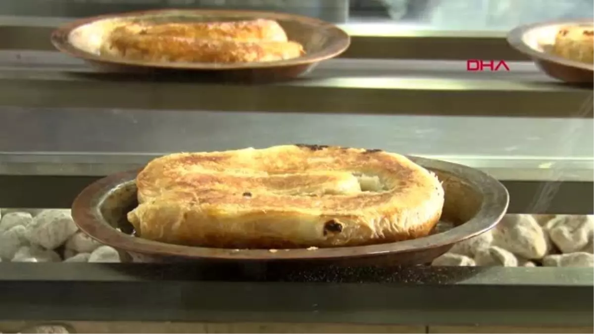 Bursa Uzaya Börek Gönderen Guinness Rekortmeni Börekçiden \'Közde Börek\'