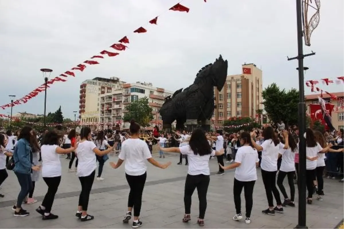 Çanakkale\'de Atabarı Oyunu Sahnelendi