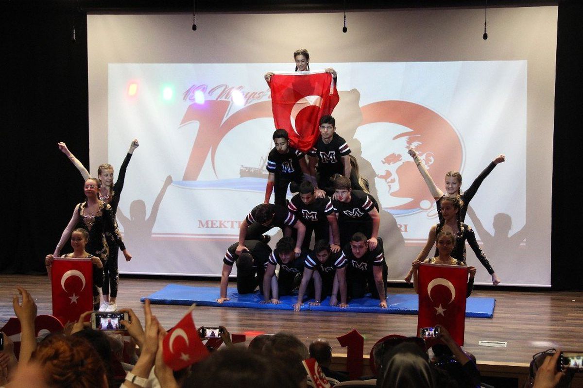 Çiğli\'deki Kutlamaların Adresi Mektebim Okulları Oldu