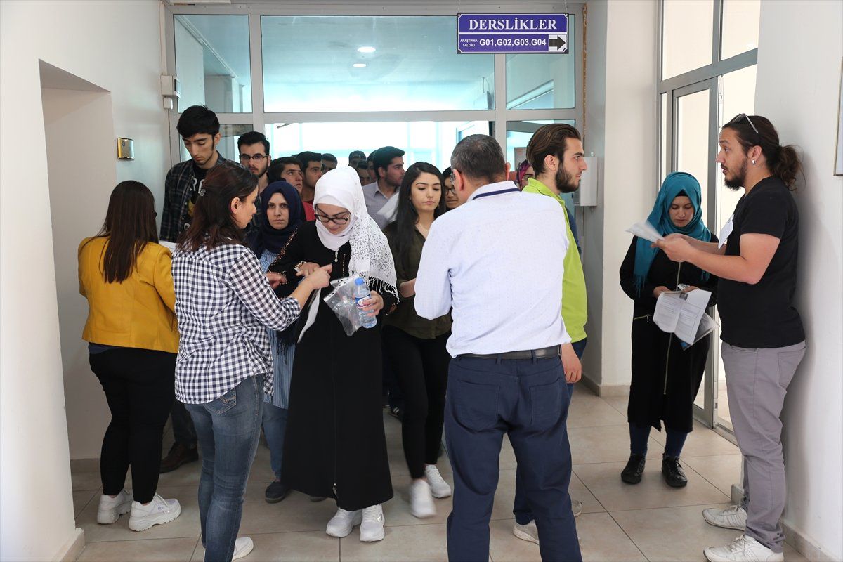 Cü\'nün Yabancı Öğrenci Sınavına "Rekor" Başvuru