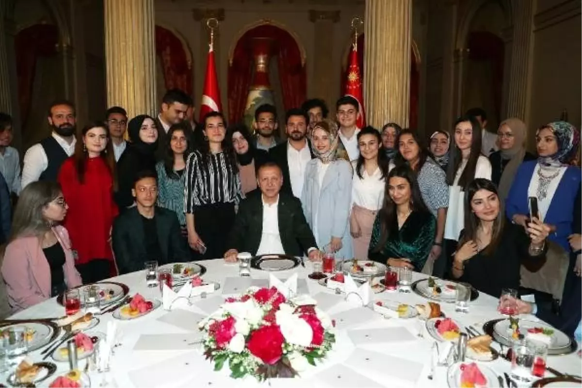 Cumhurbaşkanı Erdoğan, Gençlerle Buluştu