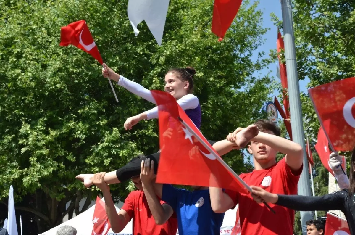 Denizli\'de 19 Mayıs\'ın Yüzüncü Yılına 1919 Zeybekle Coşkulu Kutlama