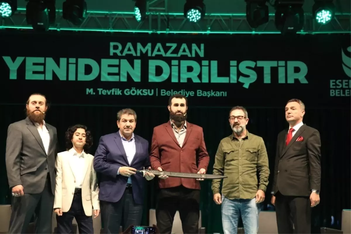 Diriliş: Ertuğrul Dizisi Oyuncuları Esenlerli Hayranlarıyla Buluştu